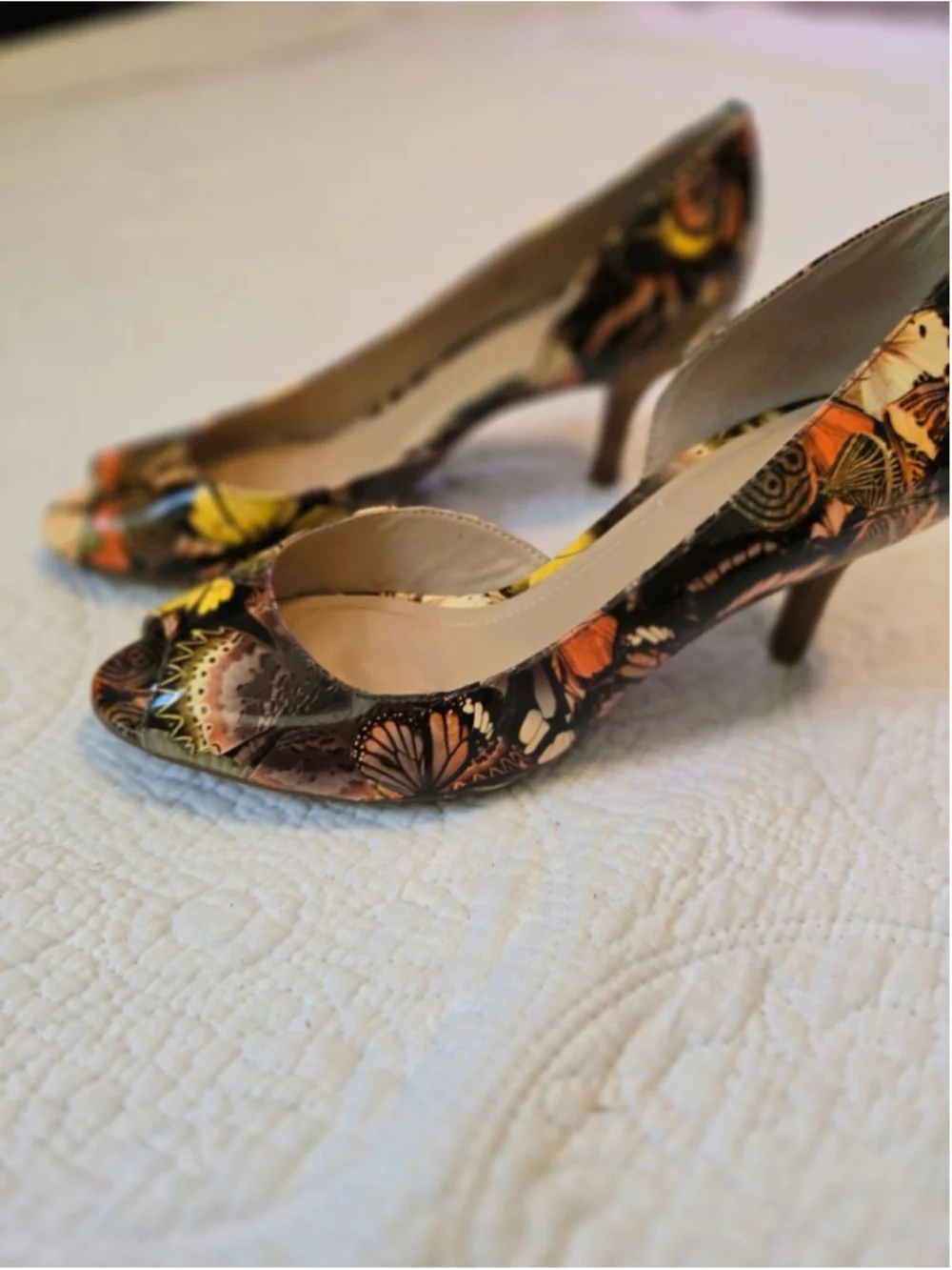 Rare Unique Tahari Butterfly Print Peep Toe Heels Size 7 Black Orange Retro MCM